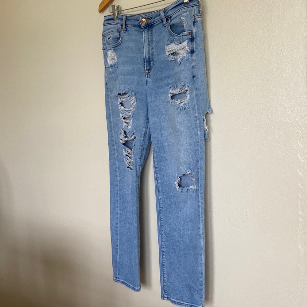 American eagle outfitters Distressed Mom Jean Light Wash 6 Regular